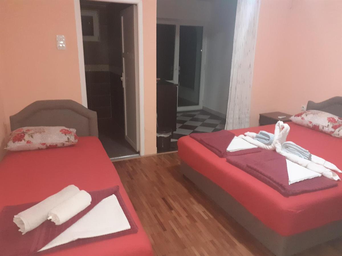 Studios Milosev Бар Экстерьер фото