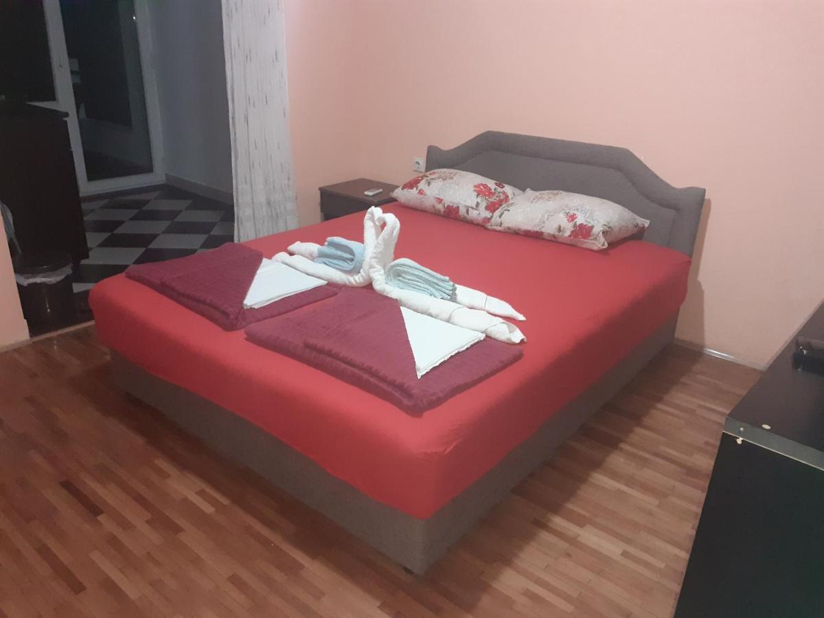 Studios Milosev Бар Экстерьер фото